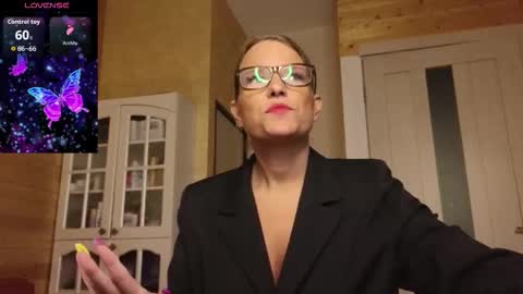 Snapshot of findom_lady_shine chatting on 09/15/25, 06:41 Lady online show from 09/15/25, 06:41