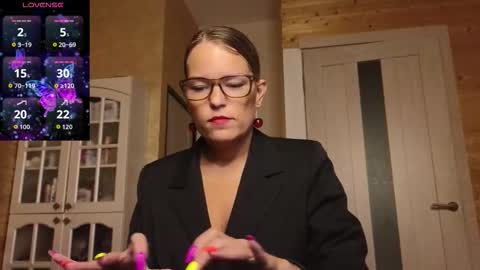 Snapshot of findom_lady_shine chatting on 09/16/25, 06:53 Lady online show from 09/16/25, 06:53