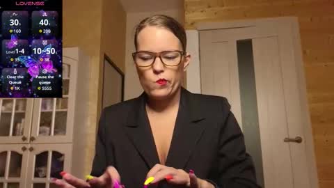 Snapshot of findom_lady_shine chatting on 09/28/25, 06:24 Lady online show from 09/28/25, 06:24