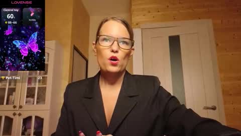 Snapshot of findom_lady_shine chatting on 10/05/25, 12:53 Lady online show from 10/05/25, 12:53