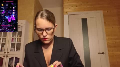 Snapshot of findom_lady_shine chatting on 10/10/25, 11:53 Lady online show from 10/10/25, 11:53