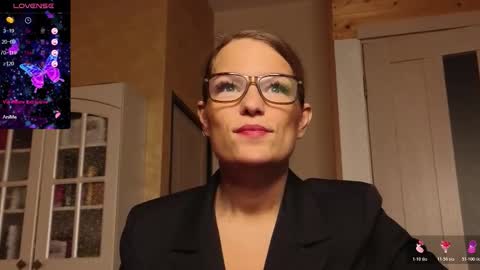 Snapshot of findom_lady_shine chatting on 10/29/25, 04:04 Lady online show from 10/29/25, 04:04