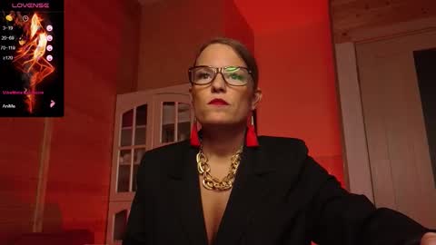 Snapshot of findom_lady_shine chatting on 11/04/25, 03:16 Lady online show from 11/04/25, 03:16