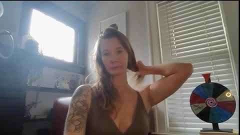 Snapshot of findomgoddessnatalia chatting on 10/23/25, 05:12 Goddess Natalia Findom online show from 10/23/25, 05:12