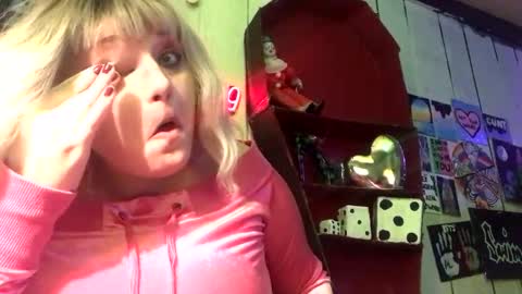 Snapshot of findommefoxi chatting on 01/15/25, 02:27 findommefoxi online show from 01/15/25, 02:27