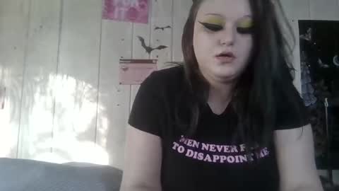 Snapshot of findommefoxi chatting on 10/26/25, 02:01 findommefoxi online show from 10/26/25, 02:01