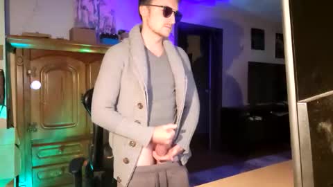 Snapshot of fingerexpert chatting on 10/11/25, 08:18 FingerExpert online show from 10/11/25, 08:18