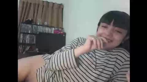 Snapshot of finnky1 chatting on 10/21/25, 04:13 finnky1 online show from 10/21/25, 04:13