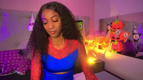 Fiorela Lenin  online show from 10/31/25, 12:50