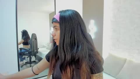 Snapshot of fiorella18_ chatting on 11/14/25, 02:21 F I O R E L L A online show from 11/14/25, 02:21