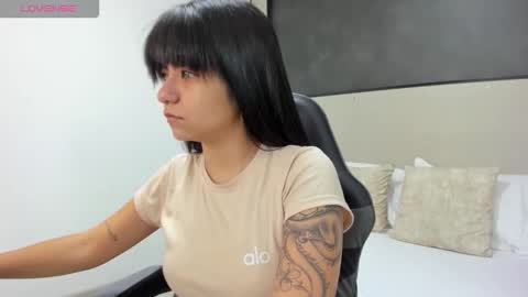 Snapshot of fiorella18_ chatting on 11/18/25, 02:50 F I O R E L L A online show from 11/18/25, 02:50