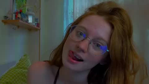 Snapshot of fire_luna chatting on 06/15/26, 10:17 fire_luna online show from 06/15/26, 10:17