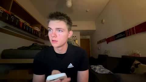 Snapshot of firefly2003 chatting on 12/17/25, 06:47 Firefly online show from 12/17/25, 06:47