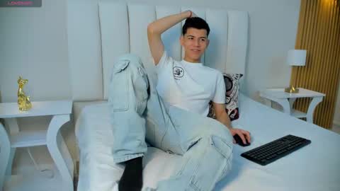 Nicolas online show from 11/06/25, 01:56