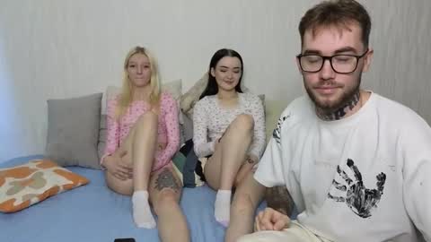 Snapshot of first_day_ chatting on 09/18/25, 03:30 ALICESTEVEVECTOR pvt open online show from 09/18/25, 03:30