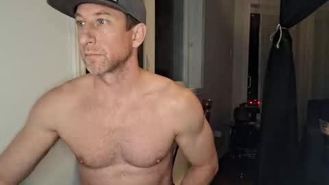 Snapshot of fit_dave_canada chatting on 10/27/25, 12:36 fit_dave_canada online show from 10/27/25, 12:36