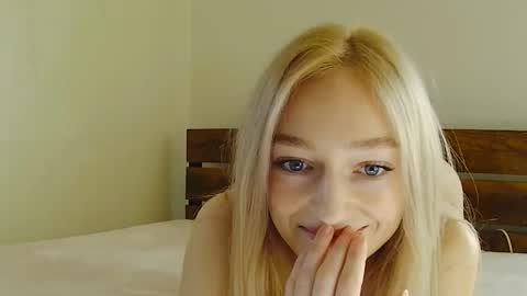 Snapshot of fitblondeprincess chatting on 11/03/25, 08:54 flowergirl online show from 11/03/25, 08:54