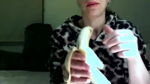 Snapshot of fitbut chatting on 12/29/24, 05:22 Fitbut online show from 12/29/24, 05:22