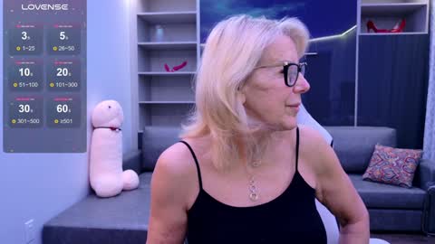 Snapshot of fitcougarcb chatting on 02/07/25, 12:42 Bianca online show from 02/07/25, 12:42