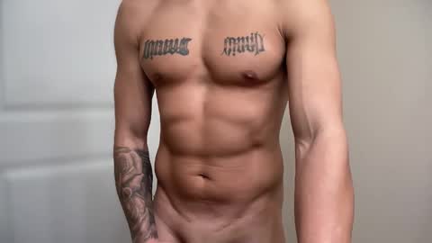 Snapshot of fithornyandtatted chatting on 12/01/25, 09:09 fithornyandtatted online show from 12/01/25, 09:09