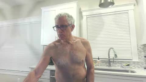 Snapshot of fitman999 chatting on 05/10/26, 02:06 Jon online show from 05/10/26, 02:06