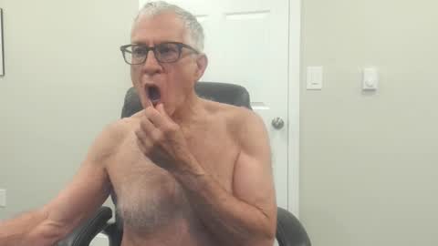 Snapshot of fitman999 chatting on 05/24/26, 03:28 Jon online show from 05/24/26, 03:28