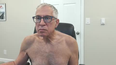 Snapshot of fitman999 chatting on 05/25/26, 07:53 Jon online show from 05/25/26, 07:53