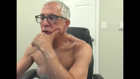 Snapshot of fitman999 chatting on 06/08/26, 01:28 Jon online show from 06/08/26, 01:28