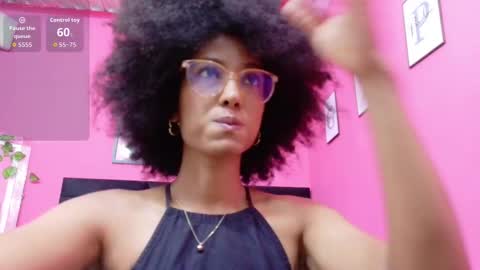 Snapshot of fitsexxyebony chatting on 02/19/26, 08:05 Violetta online show from 02/19/26, 08:05