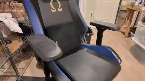 Snapshot of fixieblue chatting on 09/13/25, 03:01 Duke Awesome online show from 09/13/25, 03:01