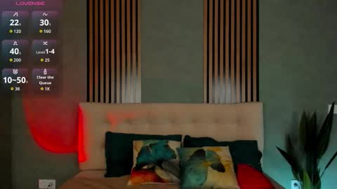 im Linda please give me thumbs up online show from 12/20/25, 03:35