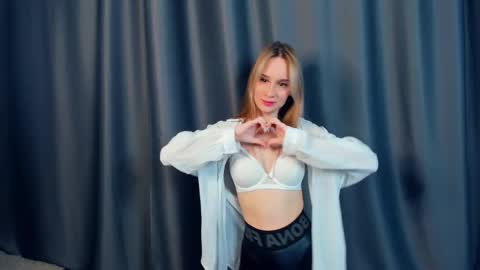 Snapshot of fizana chatting on 01/09/26, 12:24 Kira online show from 01/09/26, 12:24