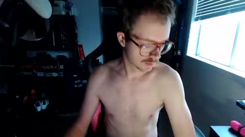 Snapshot of fizzyjustsnow420 chatting on 12/21/25, 01:40 fizzyjustsnow420 online show from 12/21/25, 01:40