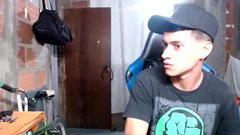 Snapshot of flacolatind chatting on 11/23/25, 04:01 FLACO online show from 11/23/25, 04:01