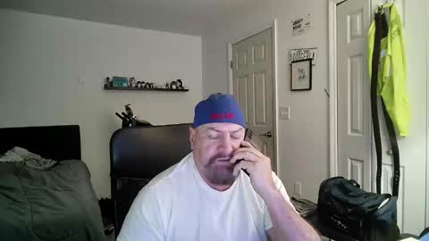 Snapshot of flaguy3233 chatting on 01/03/25, 08:43 Florida guy online show from 01/03/25, 08:43