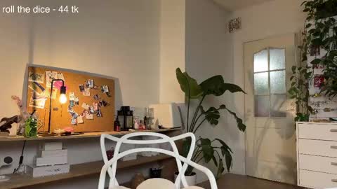 Snapshot of flaming_hotty chatting on 02/16/25, 05:04 Eva online show from 02/16/25, 05:04