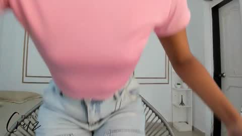 Snapshot of flavia_cruz chatting on 09/18/25, 07:38 Flavia online show from 09/18/25, 07:38