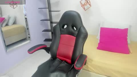 Snapshot of fleurgreco chatting on 02/15/25, 07:17 FLEUR online show from 02/15/25, 07:17