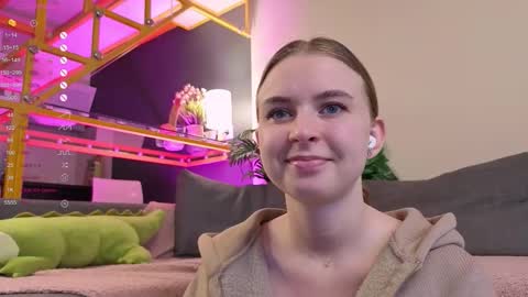 Snapshot of flexi_pixie chatting on 10/14/25, 08:15 Leia online show from 10/14/25, 08:15