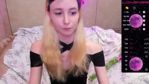 Snapshot of fleximona chatting on 01/31/25, 12:40 FlexiMona online show from 01/31/25, 12:40