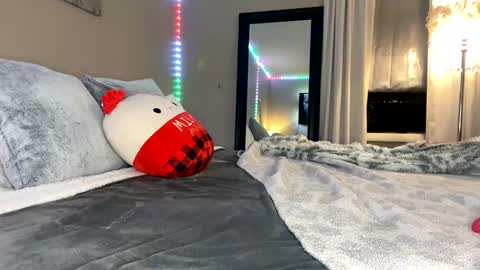 Snapshot of flexyroxxxy chatting on 12/17/24, 11:16 Roxy online show from 12/17/24, 11:16