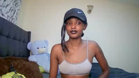 Snapshot of flirtyy_sheery chatting on 12/13/24, 03:38 sheery online show from 12/13/24, 03:38