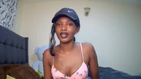 Snapshot of flirtyy_sheery chatting on 12/14/24, 03:07 sheery online show from 12/14/24, 03:07