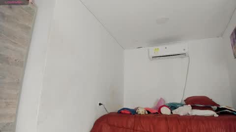 Snapshot of flor_herrera1 chatting on 10/02/25, 06:31 online show from 10/02/25, 06:31