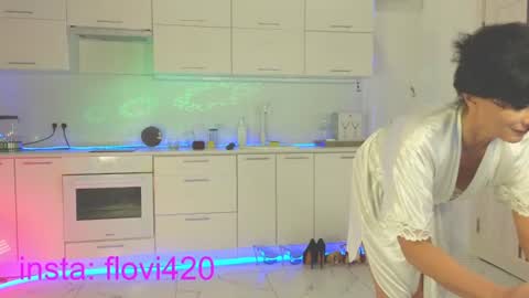 Snapshot of flor_vi chatting on 06/11/26, 12:25 Victoria create your account through my link online show from 06/11/26, 12:25
