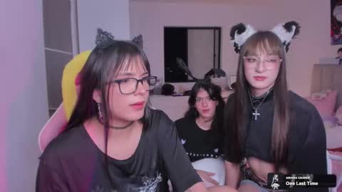 Snapshot of flora_angelical chatting on 09/21/25, 02:02 Angel online show from 09/21/25, 02:02