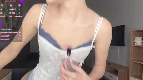 Snapshot of florenceheatly chatting on 06/28/26, 10:21 Flora online show from 06/28/26, 10:21