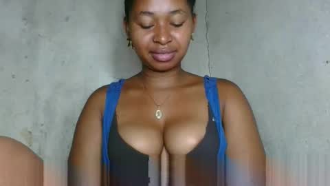 florencia011 online show from 10/30/25, 12:28