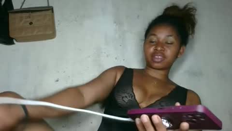 florencia011 online show from 11/05/25, 11:10