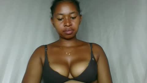 florencia011 online show from 12/14/25, 09:03